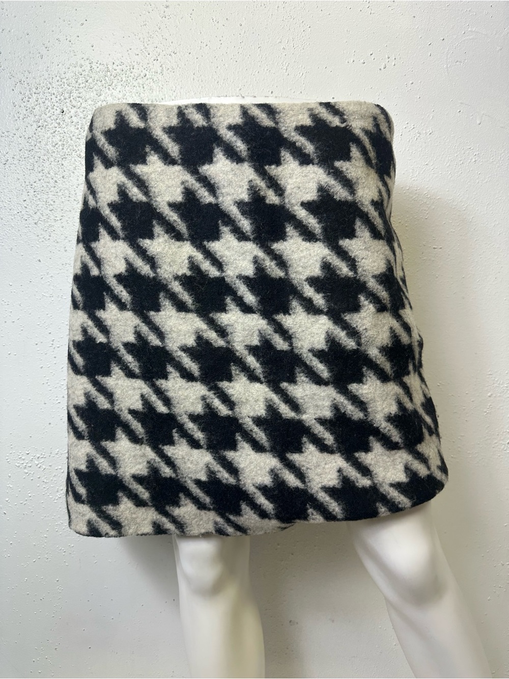 M&S BRAND BLACK & WHITE WOOLSKIRT SIZE 8